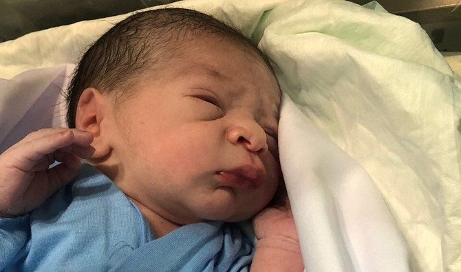 تولد نوزاد پسر از مادر اردنی در  بیمارستان جبل‌الرحمه عرفات
