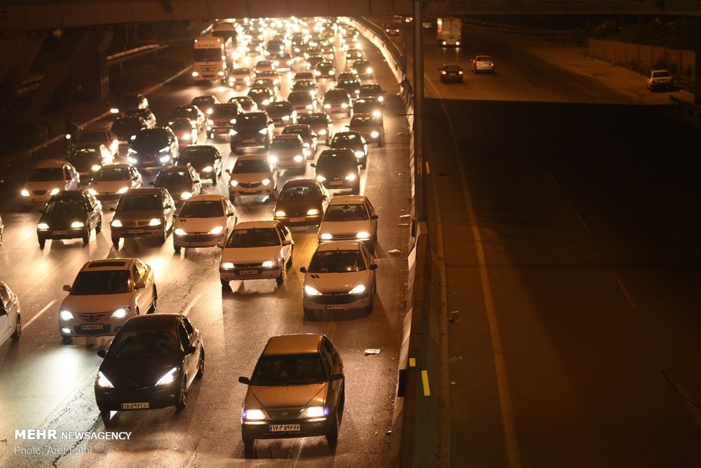 مسافران جاده چالوس در ترافیک شبانه