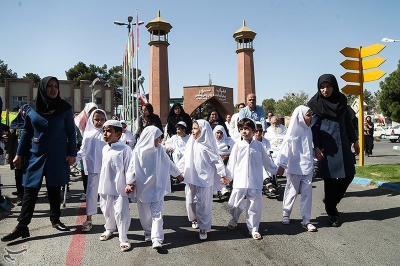 مراسم نمادین حج سالمندان آسایشگاه کهریزک