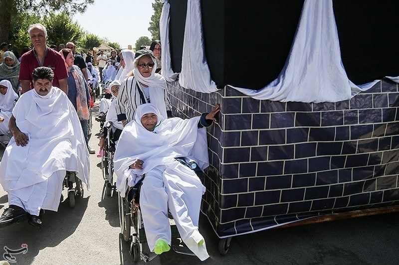 مراسم نمادین حج سالمندان آسایشگاه کهریزک