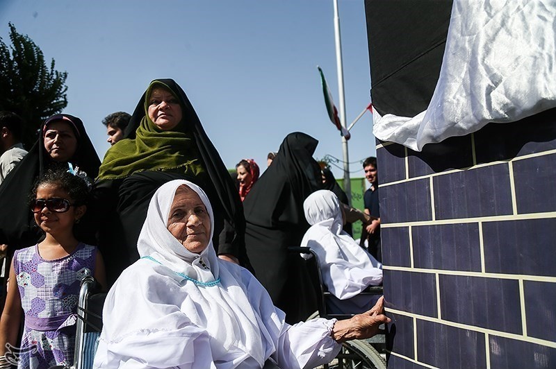 مراسم نمادین حج سالمندان آسایشگاه کهریزک