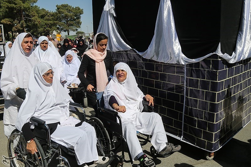 مراسم نمادین حج سالمندان آسایشگاه کهریزک
