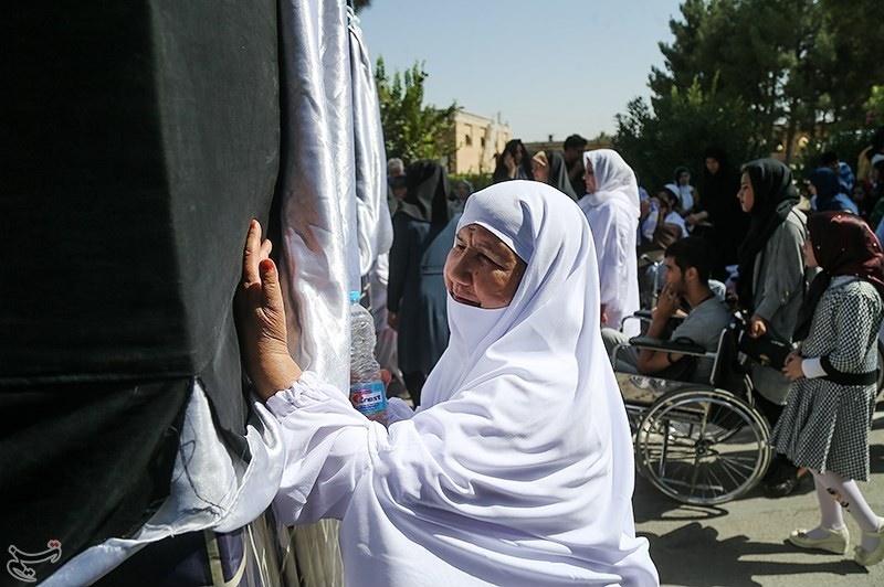 مراسم نمادین حج سالمندان آسایشگاه کهریزک