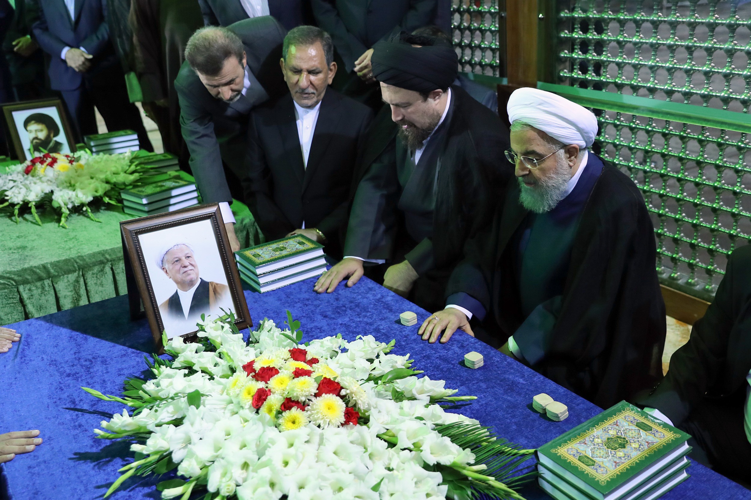 ﻿تجدید میثاق رئیس‌جمهور و اعضای هیأت دولت با آرمان‌های بلند امام خمینی(ره)