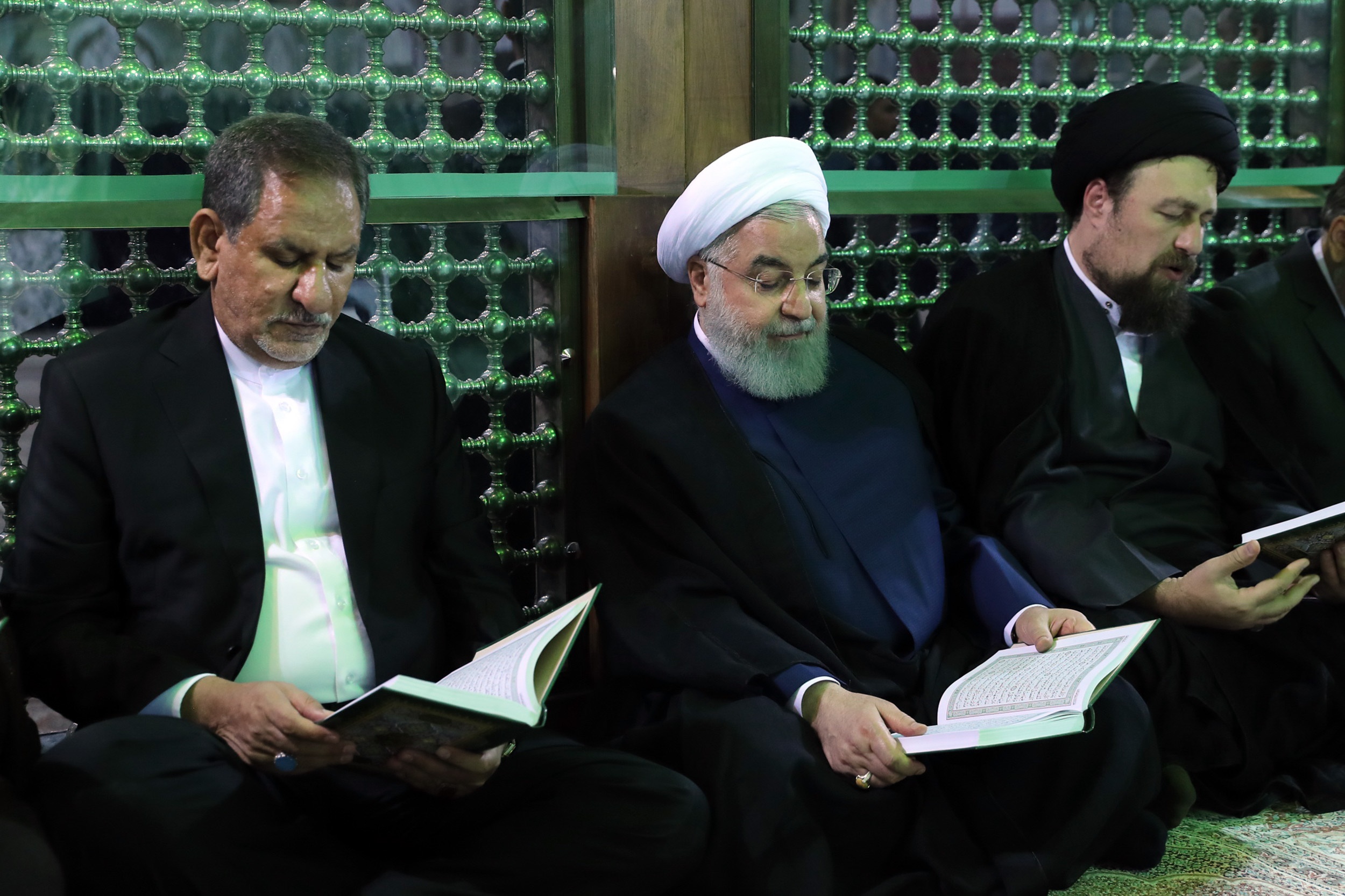 ﻿تجدید میثاق رئیس‌جمهور و اعضای هیأت دولت با آرمان‌های بلند امام خمینی(ره)