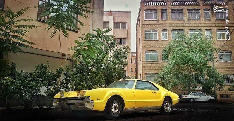 خودروی کلاسیک آمریکایی "اولدزموبیل تورنادو" (Oldsmobile Toronado) مدل سال 1966 میلادی در خیابانهای تهران