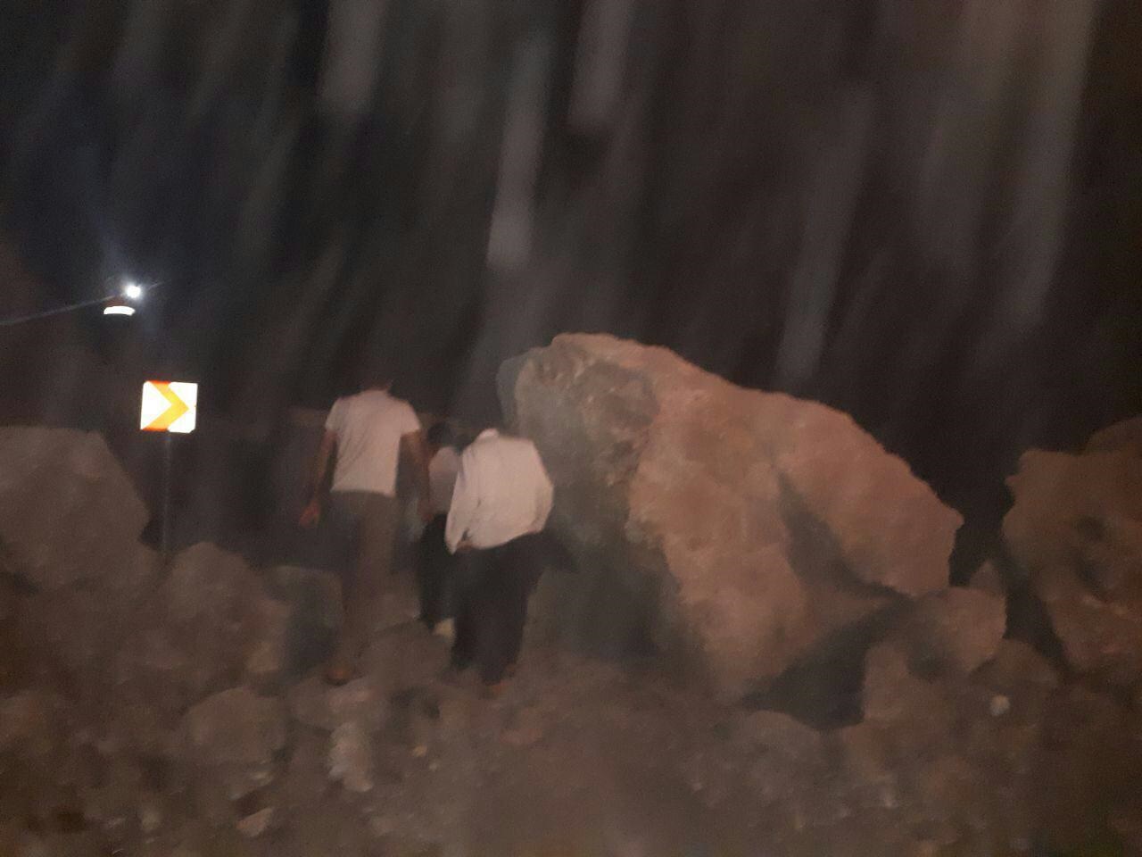 جاده سیاطاهر در شهرستان ثلاث باباجانی پس زلزله 