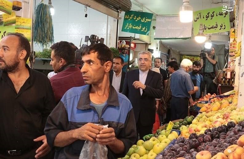 حضور سرزده رضا اردکانیان وزیر نیرو  میان مردم در اتوبوس و بازار