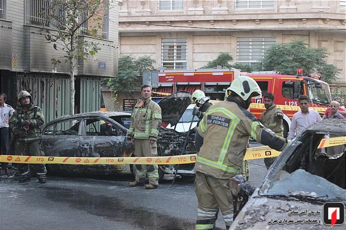آتش سوزی دو خودروی سواری در پارکینگ ساختمان مسکونی در خیابان دماوند