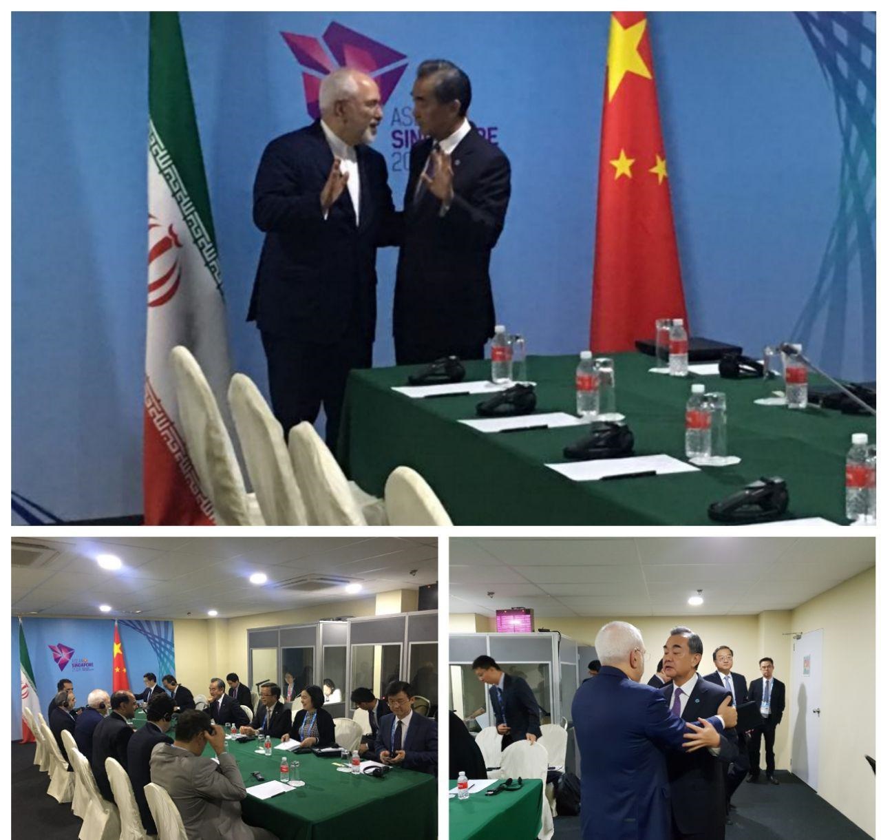  محمد جواد ظریف و وانگ یی وزیران امور خارجه ایران و چین امروز در حاشیه نشست اتحادیه آ سه آن در سنگاپور دیدار و گفتگو کردند.   در این دیدار آقای وانگ یی با تاکید بر "دوستانه، راهبردی و همه جانبه بودن" روابط ایران و چین اظهار داشت: دو کشور به همکاری های نزدیک تر خود در همه زمینه های دو جانبه، منطقه ای و بین المللی، بویژه حفظ برجام به عنوان یک دستاورد دیپلماسی و بهره مندی ایران از مزایای آن ادامه خواهند داد.   دکتر ظریف نیز چین را کشوری مهم‌ و شریک راهبردی ایران خواند و بر حفظ و گسترش روابط دو جانب