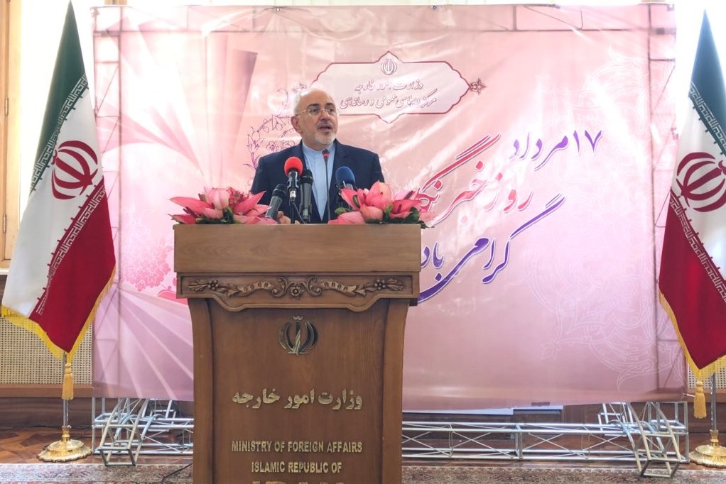 ظریف در جمع خبرنگاران
