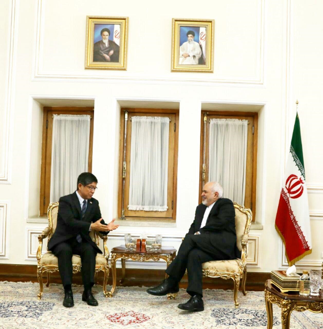 سفیر ژاپن در تهران در پایان دوره ماموریت خود در کشورمان با دکتر محمد جواد ظریف دیدار و خدا حافظی کرد