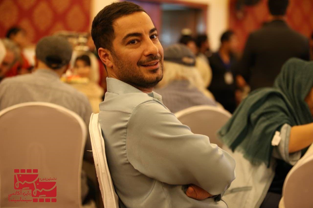 نوید محمدزاده در مراسم نخستین جایزه آکادمی سینماسینما