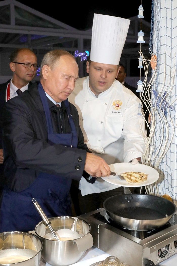 آشپزی ولادیمیر پوتین رئیس جمهور روسیه با شی جین پینگ رئیس جمهور چین