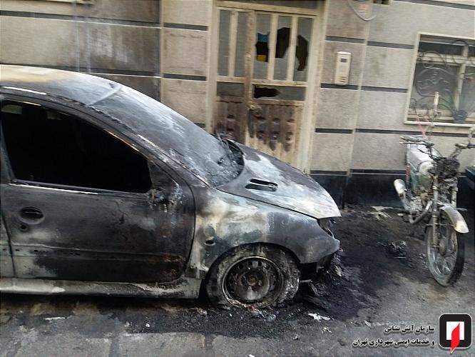  آتش‌سوزی یک دستگاه پژو ۲۰۶ و یک دستگاه موتورسیکلت در شهرک ولیعصر (عج)