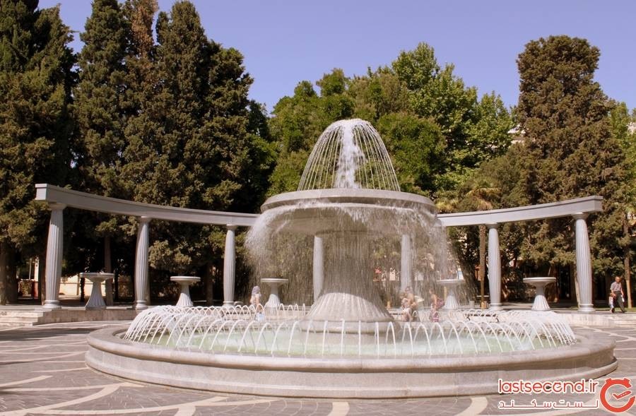میدان آبنما، Fountains Square