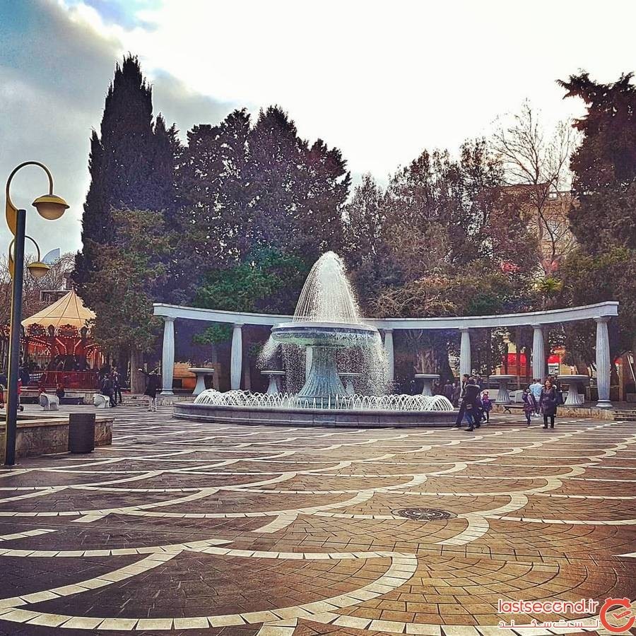 میدان آبنما، Fountains Square