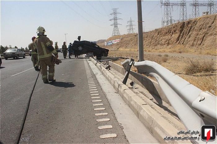 واژگونی پژو پارس در بزرگراه شهید خرازی
