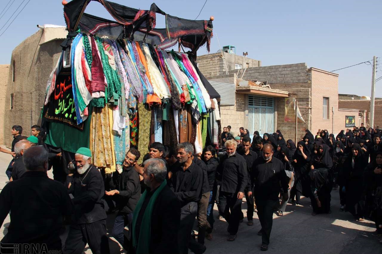مراسم نخل گردانی در خور و بیابانک اصفهان