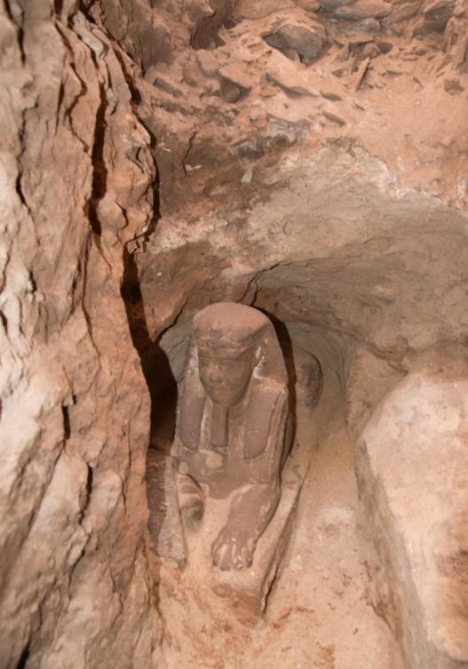 کشف مجسمه در معبد مصر