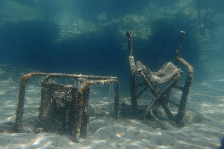 رها شدن زباله ها در آبهای جزیره تاسوس  یونان