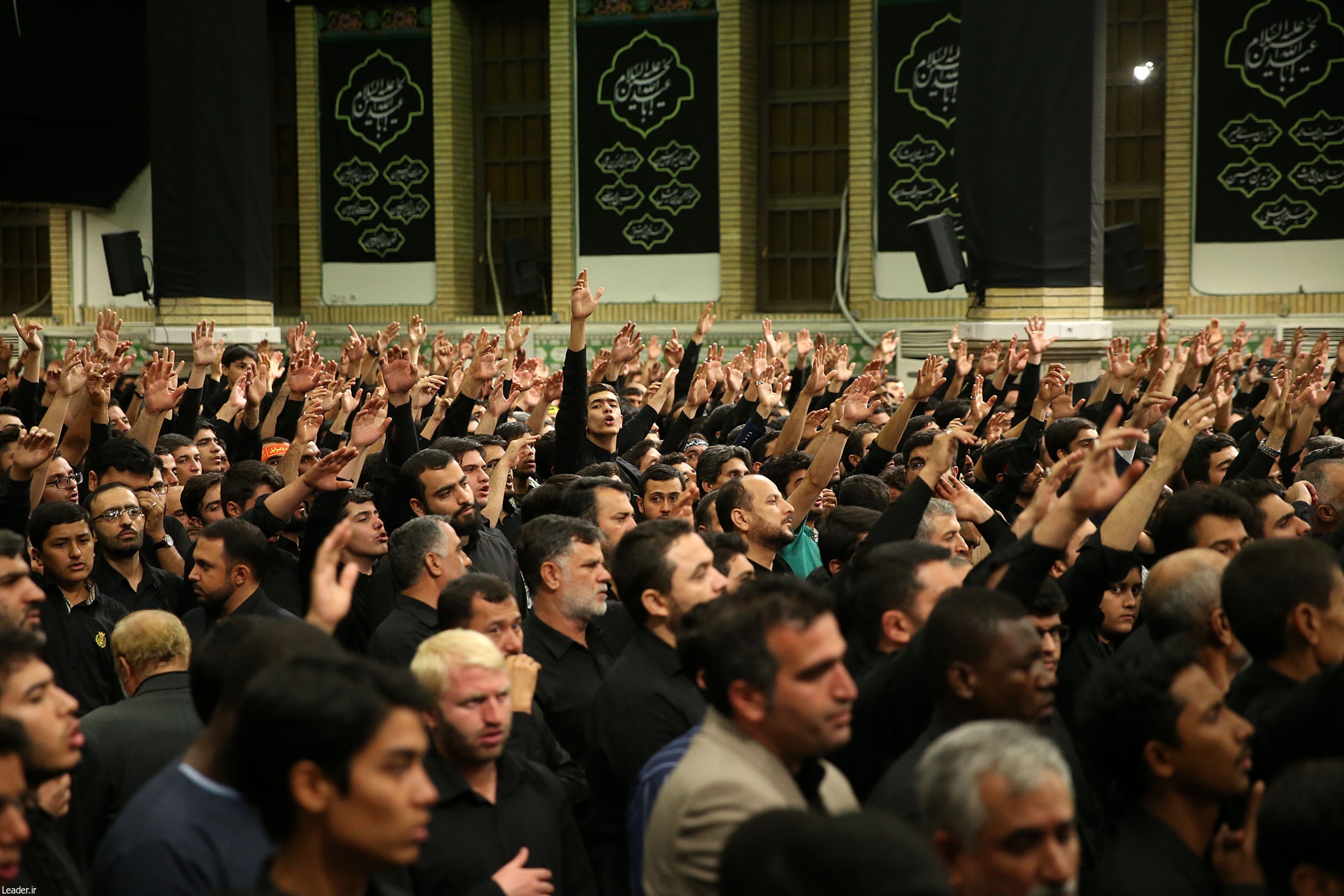 مراسم عزاداری شب عاشورای حسینی در حسینیه امام خمینی(ره)