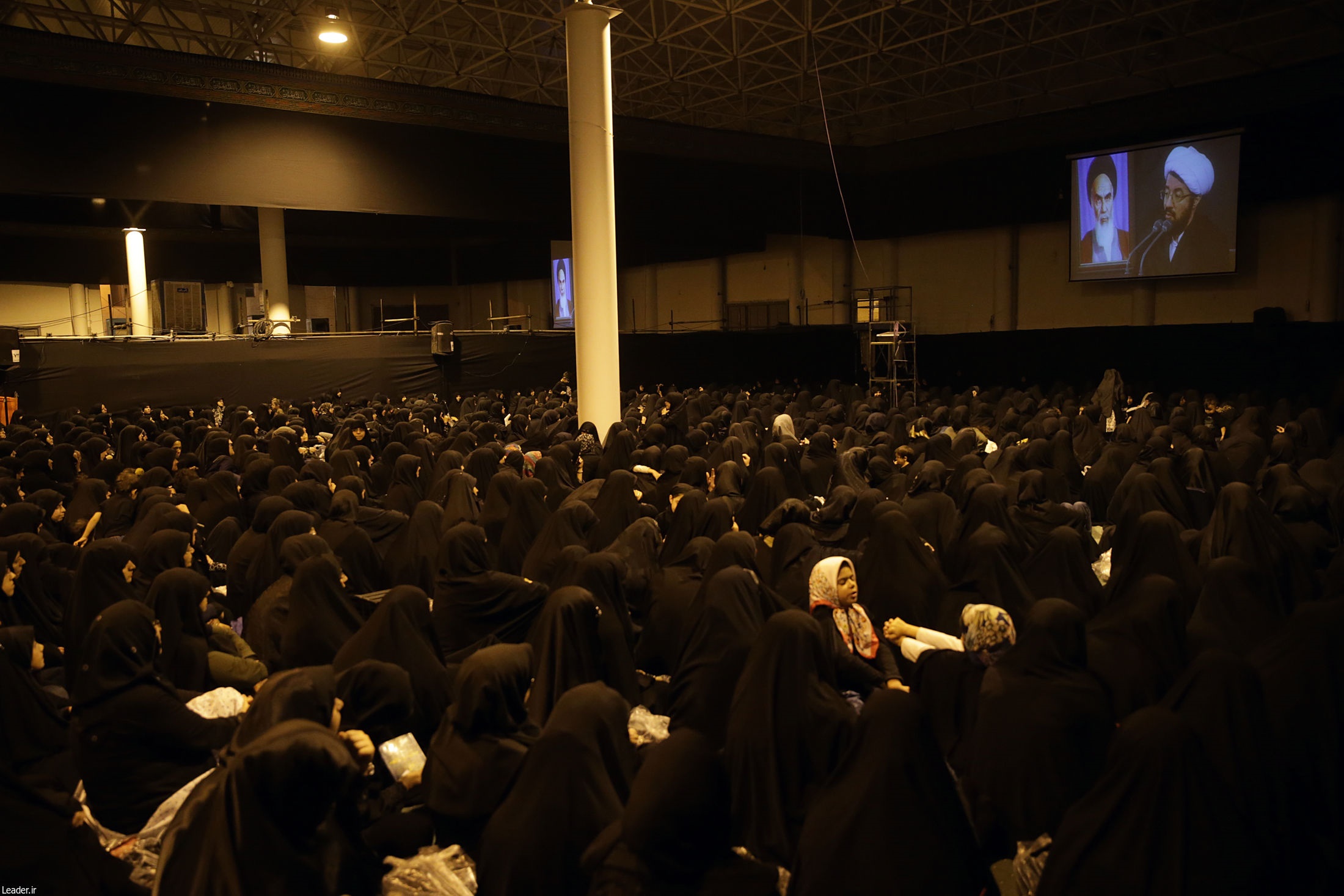 مراسم عزاداری شب عاشورای حسینی در حسینیه امام خمینی(ره)