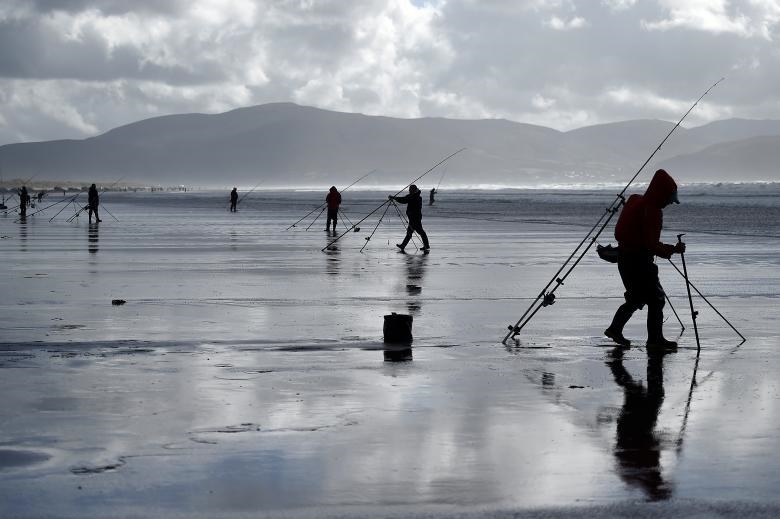 مردم در رویدادهای ماهیگیری دریایی در ایرلند شرکت می کنند