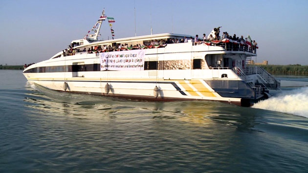 جشن کشتی دوستی بین بچه های ایرانی و عراقی دوسمت رودخانه