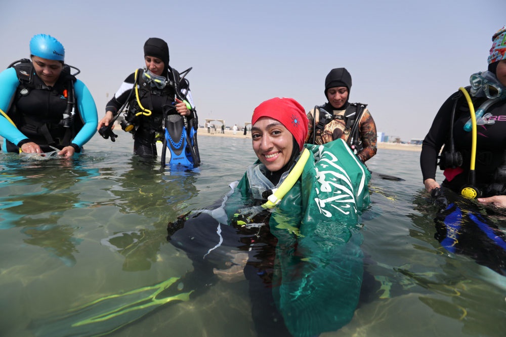 غواصی زنان عربستان در دریا