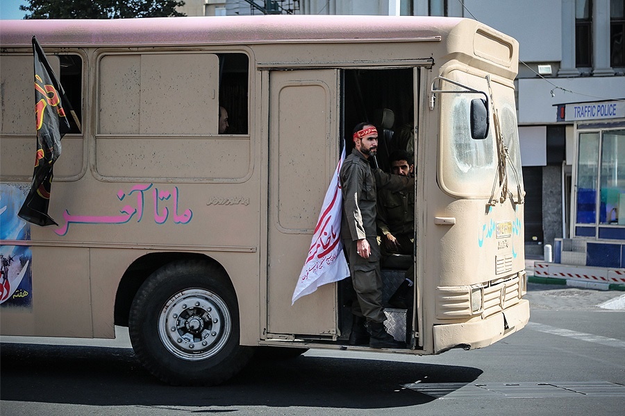 حرکت کاروان نمادین دفاع مقدس در خیابان های تهران