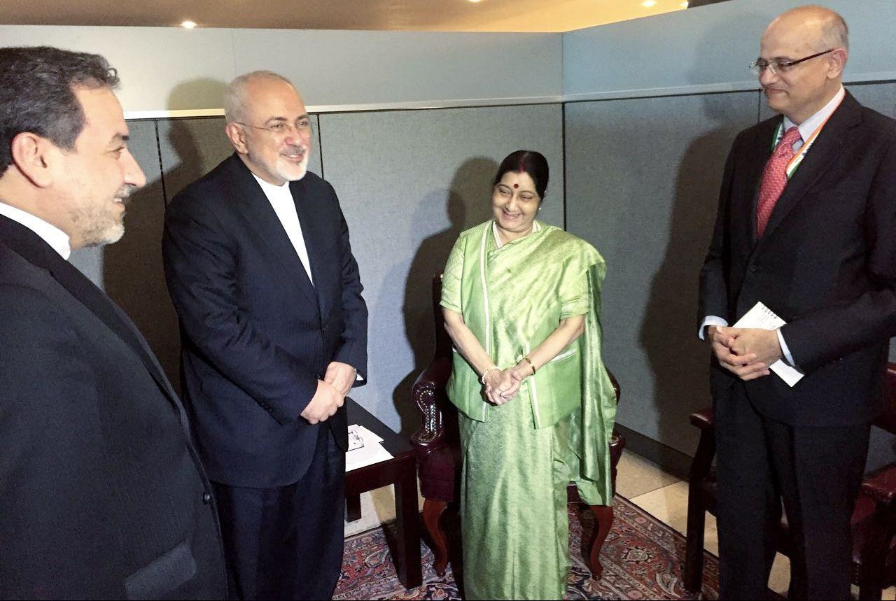 دیدارهای فشرده ظریف در نیویورک/وزیر امور خارجه: برای بی‌اثر کردن تحریم‌ها تلاش می‌کنیم