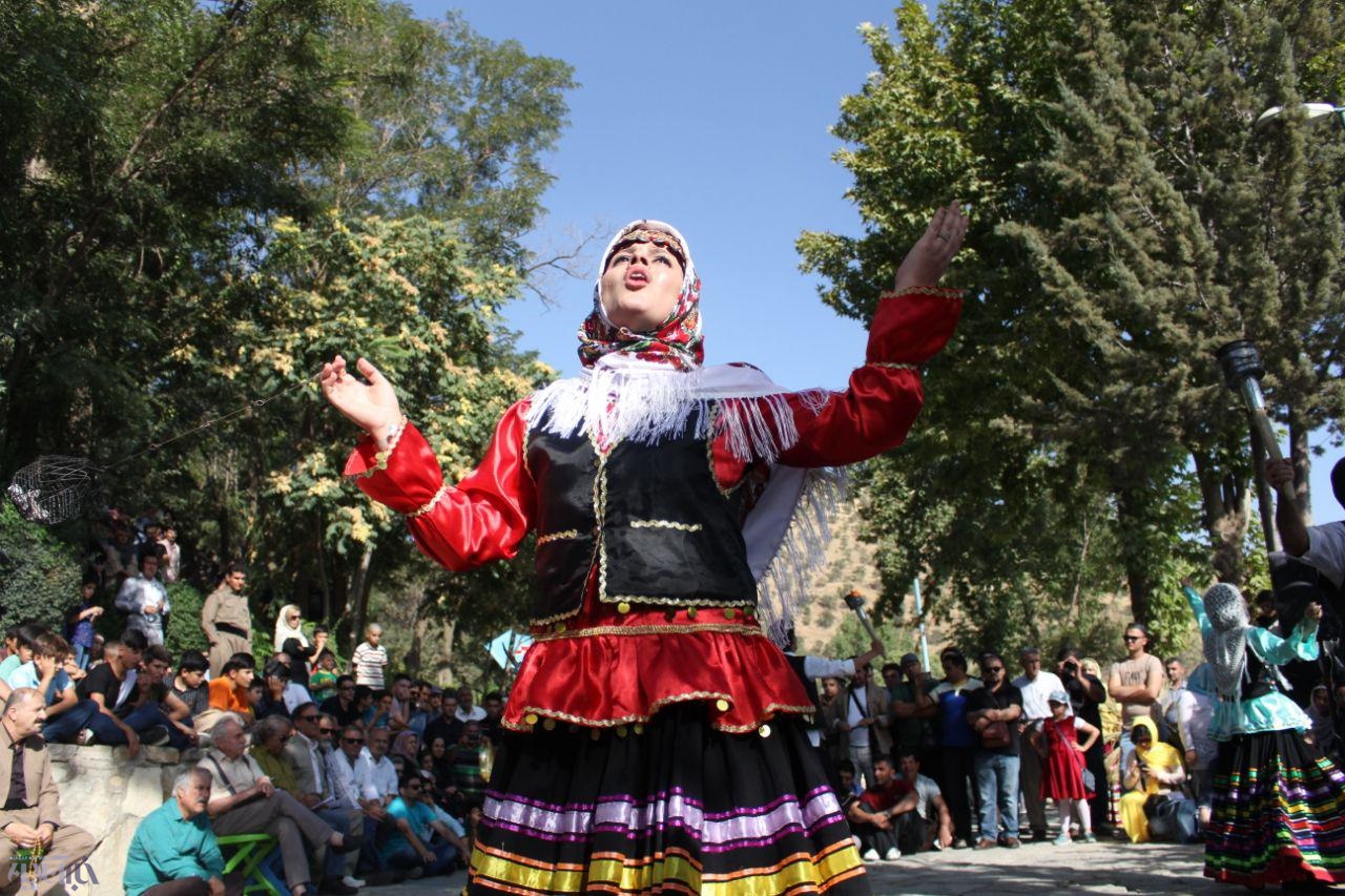 اجراهای دومین روز سیزدهمین جشنواره تئاتر خیابانی مریوان