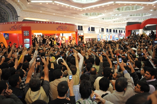 حاشیه‌های حضور کروبی در نمایشگاه مطبوعات/ عکس