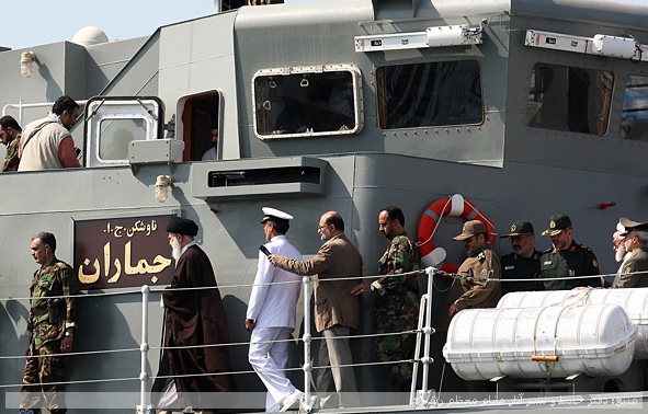 گزارش تصویری به آب انداختن ناوشکن جماران با حضور فرمانده کل قوا در خلیج‌فارس 