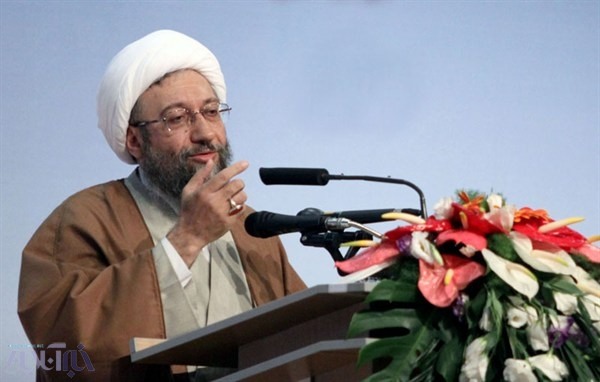 پیشنهاد عفو مرد اعدامی از سوی رئیس قوه قضاییه/ انتقاد تازه آیت الله آملی لاریجانی به احمدی نژاد
