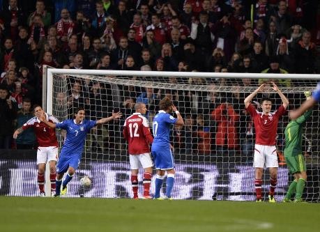 نتایج دیدارهای مقدماتی جام جهانی 2014 در اروپا/ توقف ایتالیا و پیروزی پرگل هلند