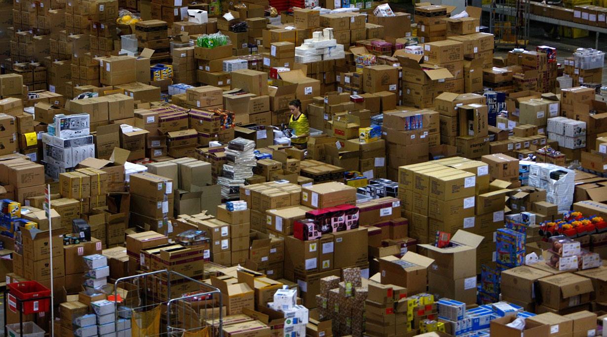 Огромное количество 6. Куча коробок на складе. Куча коробок с товарами. Много товара на складе. Склад с коробками.