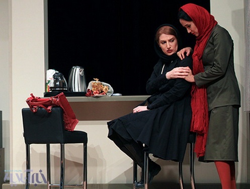 تنهایی یک زن در نیاوران / بهاره افشاری، کاوه خداشناس، شکوفه هاشمیان و افشین سلیمان پور در یک نمایش 