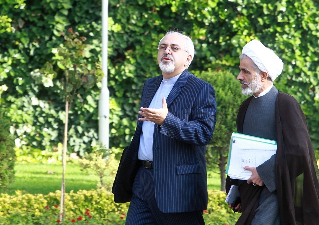 تصاویری از ظریف یک روز پس از حاشیه​سازی​های رسانه​ای از حضورش در مجلس