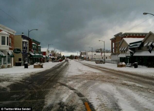 تصاویری از اولین بارش غیر منتظره برف در امریکا