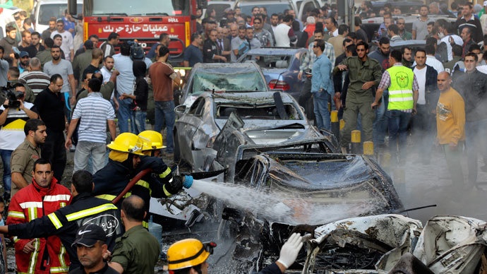 آتش گرفتن اتوموبیل‌های پارک‌شده مقابل سفارت ایران در بیروت