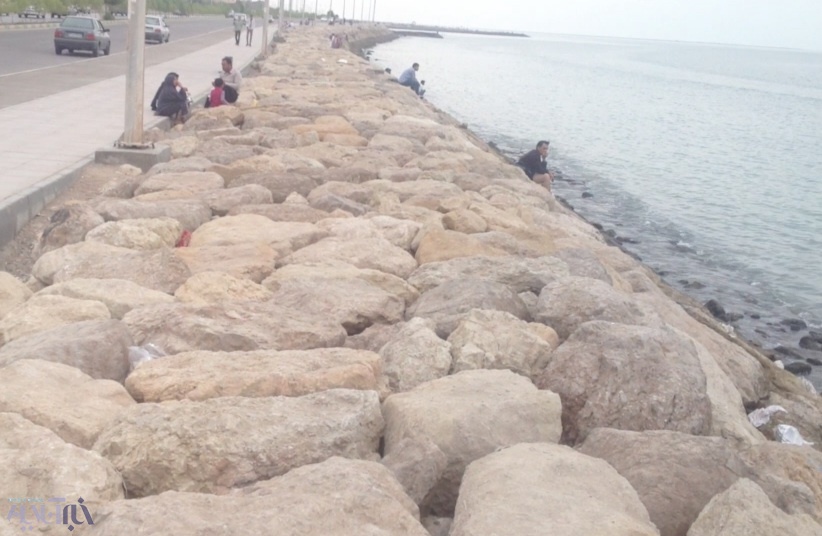 قلوه سنگ‌هایی که ساحل شدند/ از ساحل شنی خلیج‌فارس در بندرعباس چیزی باقی نمانده است