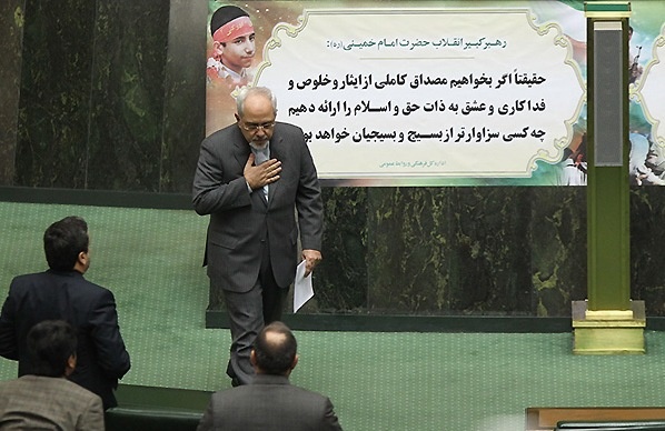 ظریف در حلقه نمایندگان مجلس/مواجهه آقای وزیر با منتقدانش در خانه ملت