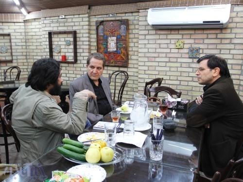 درباره باریکی گردن بنویسم/نشستی درباره کتاب «فیض‌بوک» با حضور اسماعیل امینی و ناصر فیض