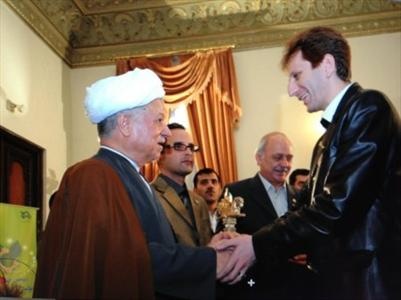 عکس بابک زنجانی با هاشمی مربوط به چند سال قبل است؟