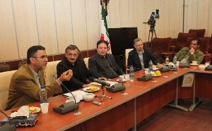 ایوبی از مسیر گفت‌و‌گو وارد شد / دوستداران و مخالفان شمقدری دور یک میز نشستند