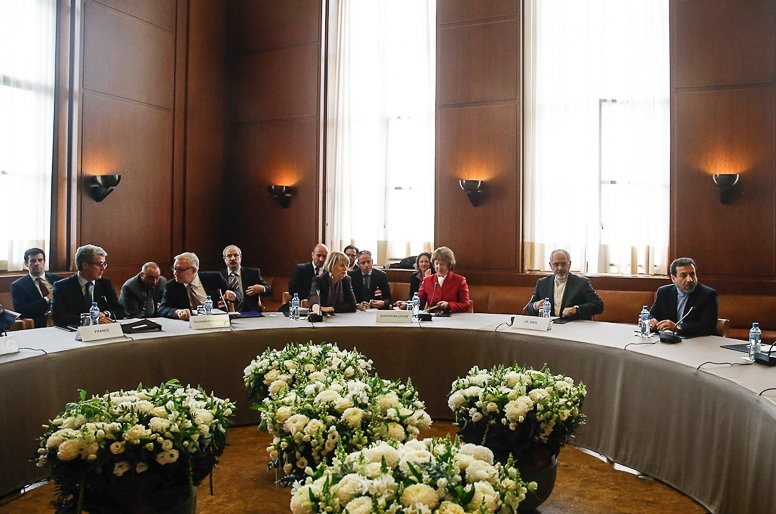 واکنش​های داخلی به مذاکرات​ ژنو: دفاع از تیم مذاکره کننده ایرانی و انتقاد به غربی​ها