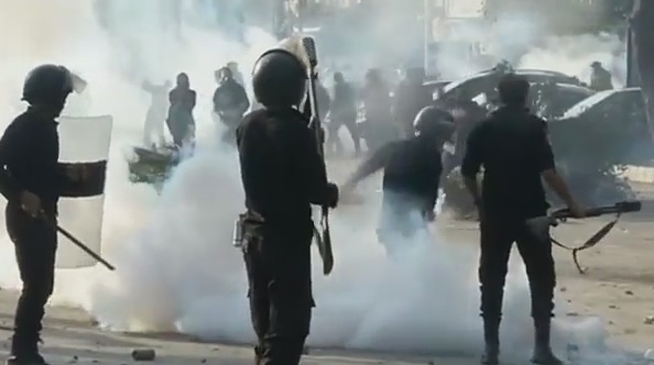 تصاویری از درگیری شدید پلیس مصر با دانشجویان معترض