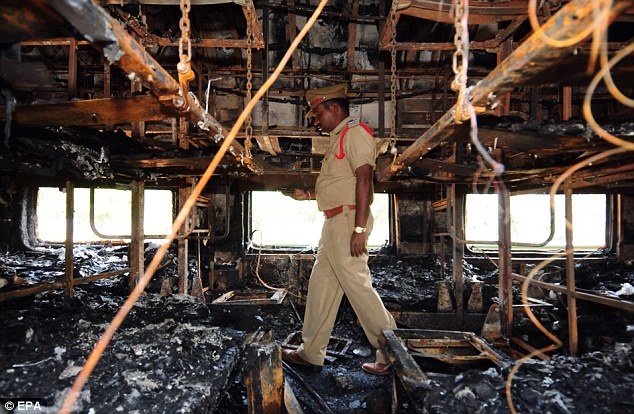 23 مسافر در آتش سوزی قطاری در هند کشته شدند